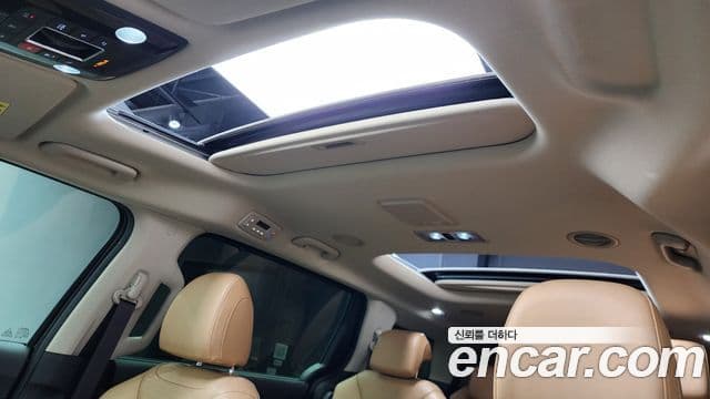 Kia Carnival 2022 — ფოტო 18/20
