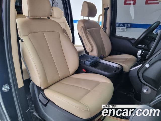 Hyundai Staria 2024 — Photo 6/20