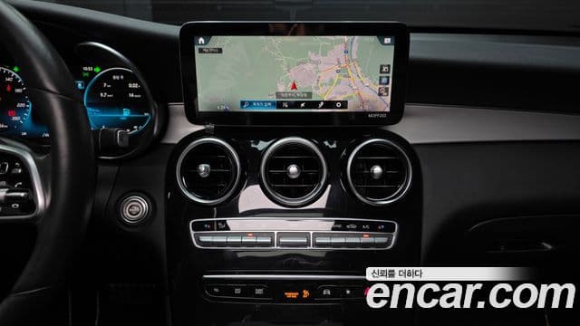 Mercedes-Benz GLC-Class 2021 — ფოტო 14/20