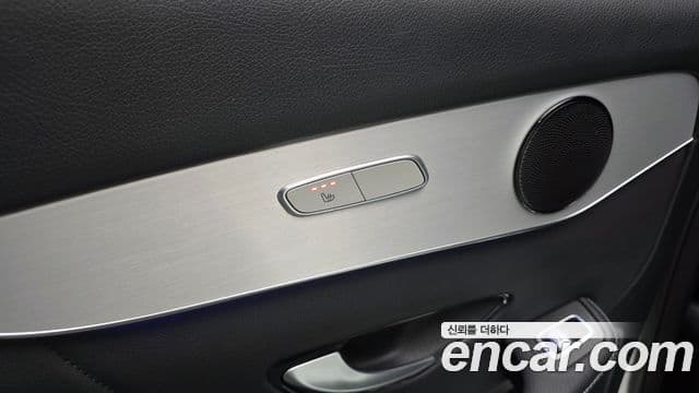 Mercedes-Benz GLC-Class 2021 — Photo 31/34