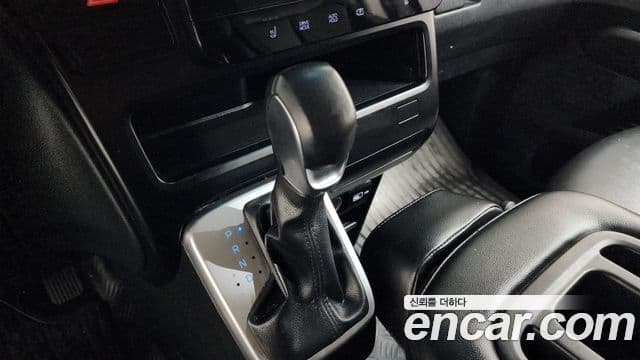 Hyundai Staria 2022 — ფოტო 7/20