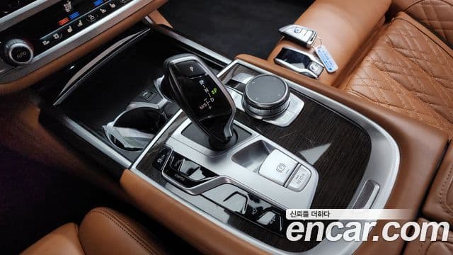 BMW 7 Series 2020 — ფოტო 7/20