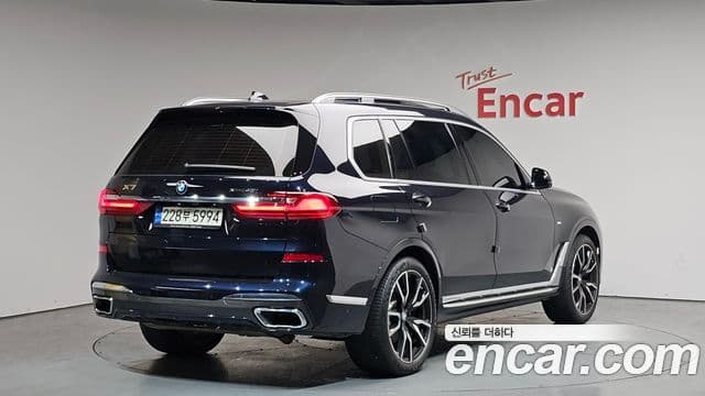 BMW X7 2021 — Photo 8/34