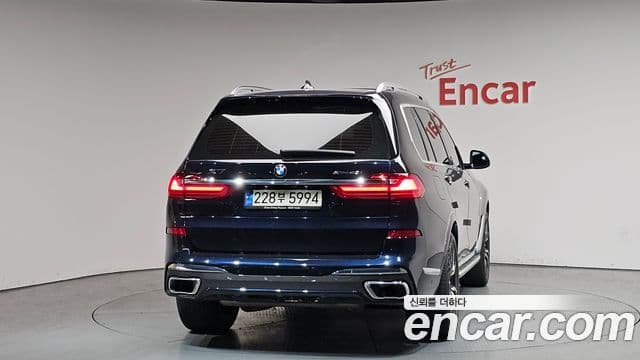 BMW X7 2021 — Photo 16/34