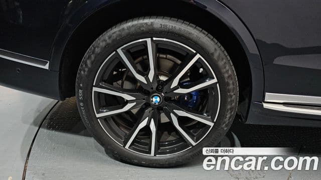 BMW X7 2021 — Photo 20/34