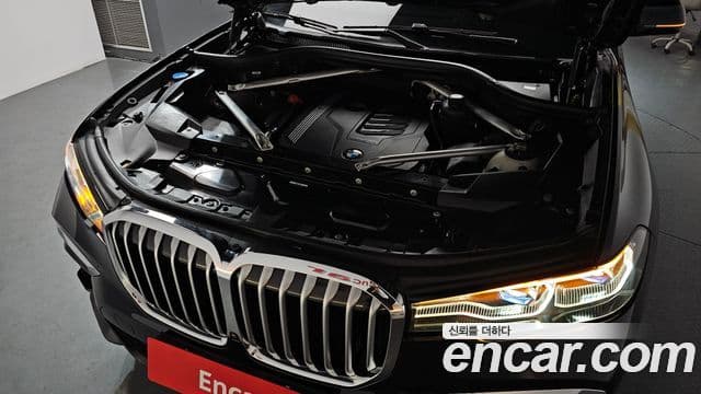 BMW X7 2021 — Photo 2/34