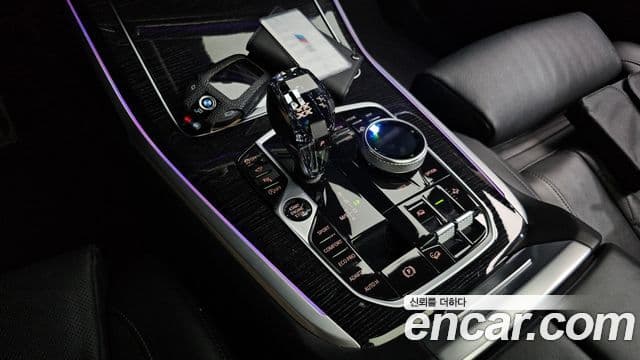 BMW X7 2021 — Photo 22/34