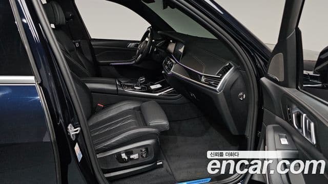 BMW X7 2021 — Photo 27/34