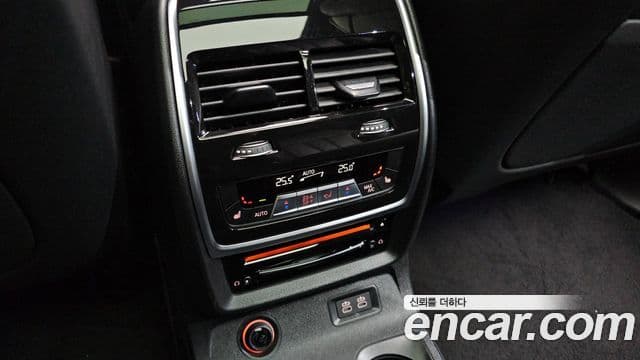 BMW X7 2021 — Photo 18/34
