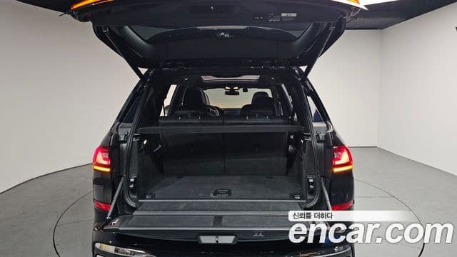 BMW X7 2021 — Photo 23/34