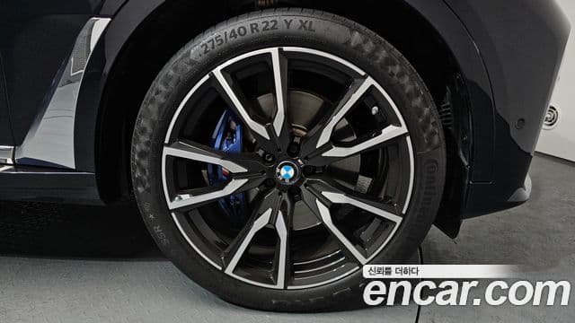 BMW X7 2021 — Photo 32/34