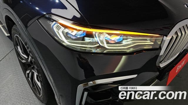 BMW X7 2021 — Photo 24/34