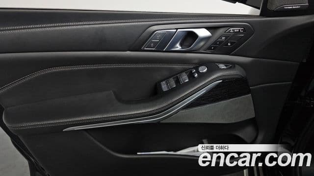 BMW X7 2021 — Photo 30/34