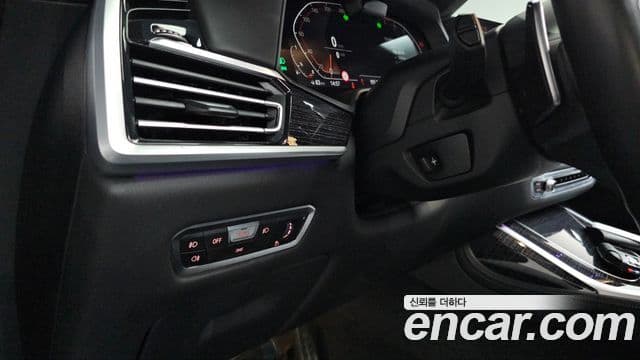 BMW X7 2021 — Photo 17/34