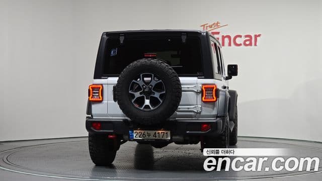 Jeep Wrangler 2021 — ფოტო 4/20