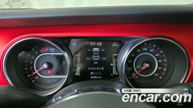 Jeep Wrangler 2021 — ფოტო 8/20