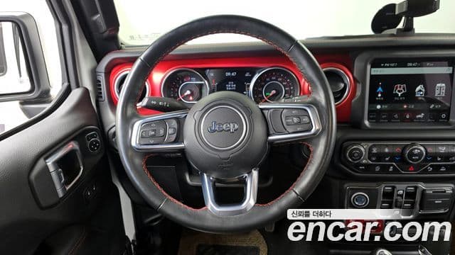 Jeep Wrangler 2021 — ფოტო 13/20
