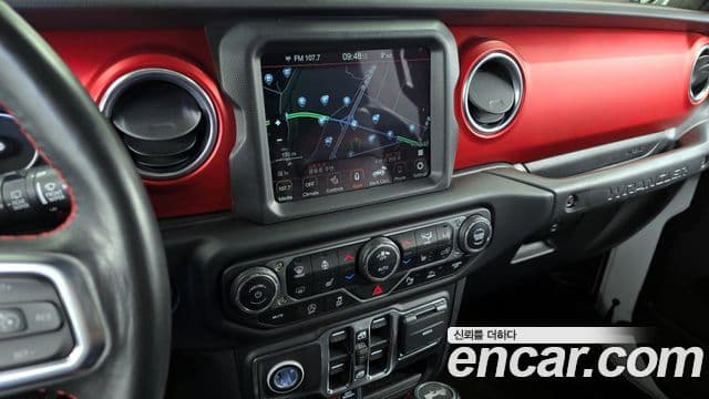 Jeep Wrangler 2021 — ფოტო 14/20