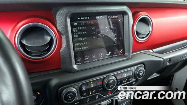 Jeep Wrangler 2021 — ფოტო 16/20