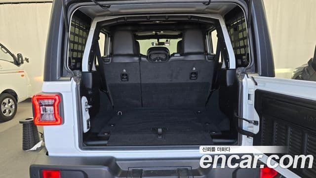 Jeep Wrangler 2021 — ფოტო 20/20