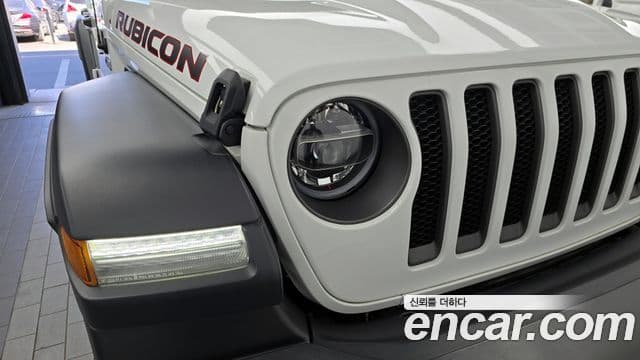Jeep Wrangler 2021 — ფოტო 20/31