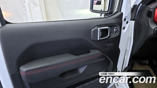 Jeep Wrangler 2021 — ფოტო 11/31