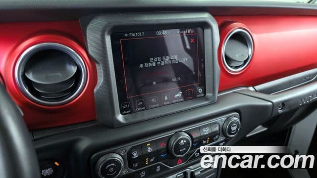Jeep Wrangler 2021 — ფოტო 27/31
