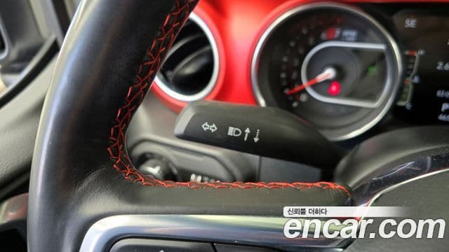 Jeep Wrangler 2021 — ფოტო 25/31