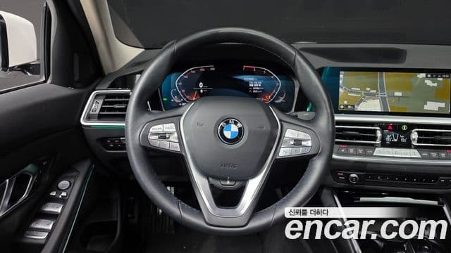 BMW 3 Series 2022 — ფოტო 13/20