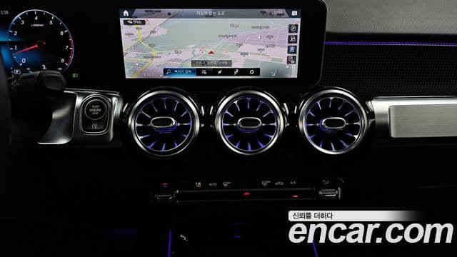 Mercedes-Benz GLB-Class 2020 — ფოტო 14/20