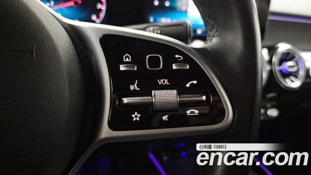 Mercedes-Benz GLB-Class 2020 — Photo 17/34