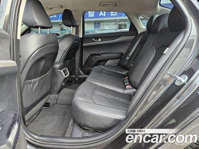 Kia K5 2021 — Şəkil 17/19