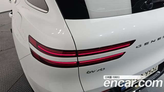 Genesis GV70 2021 — Photo 27/37