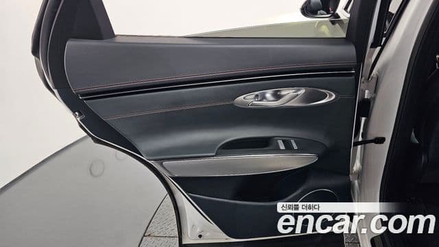 Genesis GV70 2021 — Photo 29/37