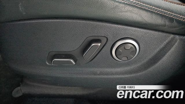 Genesis GV70 2021 — Photo 28/37