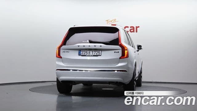 Volvo XC90 2025 — ფოტო 4/20