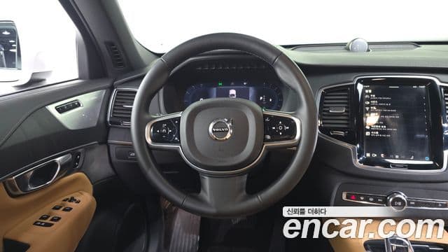 Volvo XC90 2025 — ფოტო 13/20