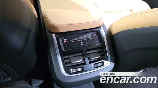 Volvo XC90 2025 — ფოტო 18/20