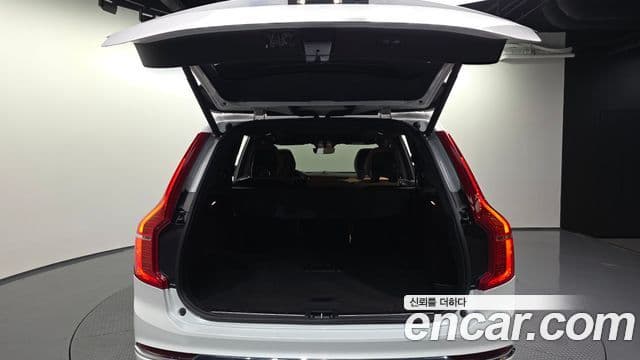 Volvo XC90 2025 — ფოტო 20/20