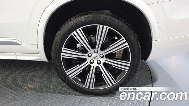 Volvo XC90 2025 — Photo 31/33
