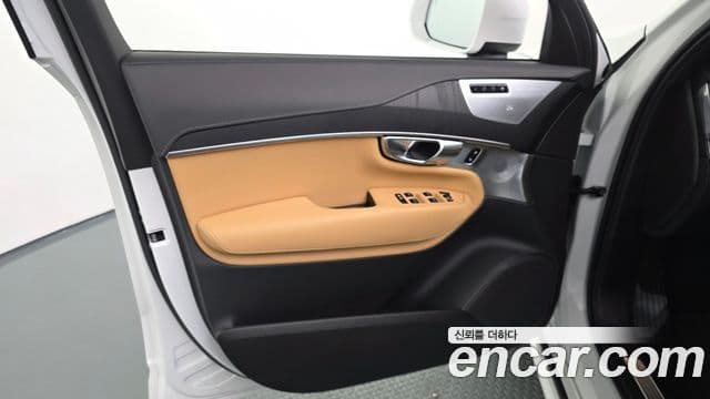 Volvo XC90 2025 — Photo 27/33
