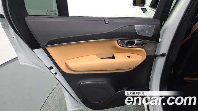 Volvo XC90 2025 — Photo 3/33
