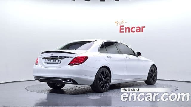 Mercedes-Benz C-Class 2018 — ფოტო 2/20