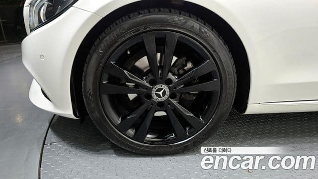 Mercedes-Benz C-Class 2018 — ფოტო 5/20