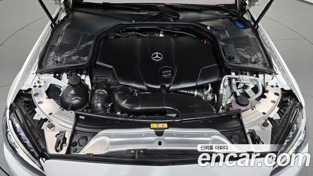 Mercedes-Benz C-Class 2018 — ფოტო 6/20