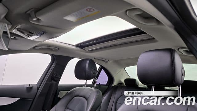 Mercedes-Benz C-Class 2018 — ფოტო 18/20