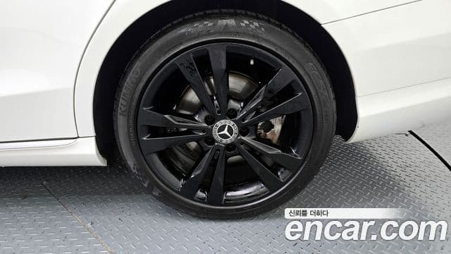 Mercedes-Benz C-Class 2018 — Photo 15/32