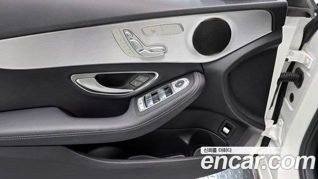 Mercedes-Benz C-Class 2018 — Photo 25/32