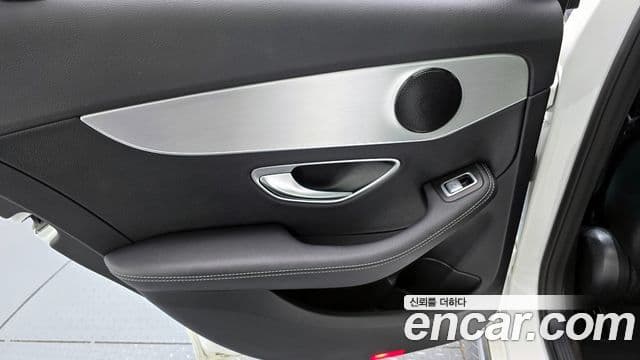 Mercedes-Benz C-Class 2018 — Photo 28/32