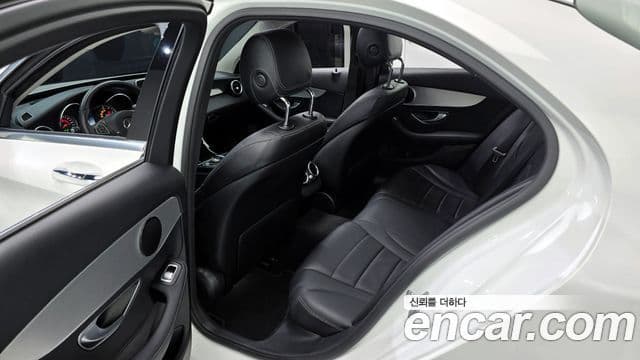 Mercedes-Benz C-Class 2018 — Photo 19/32